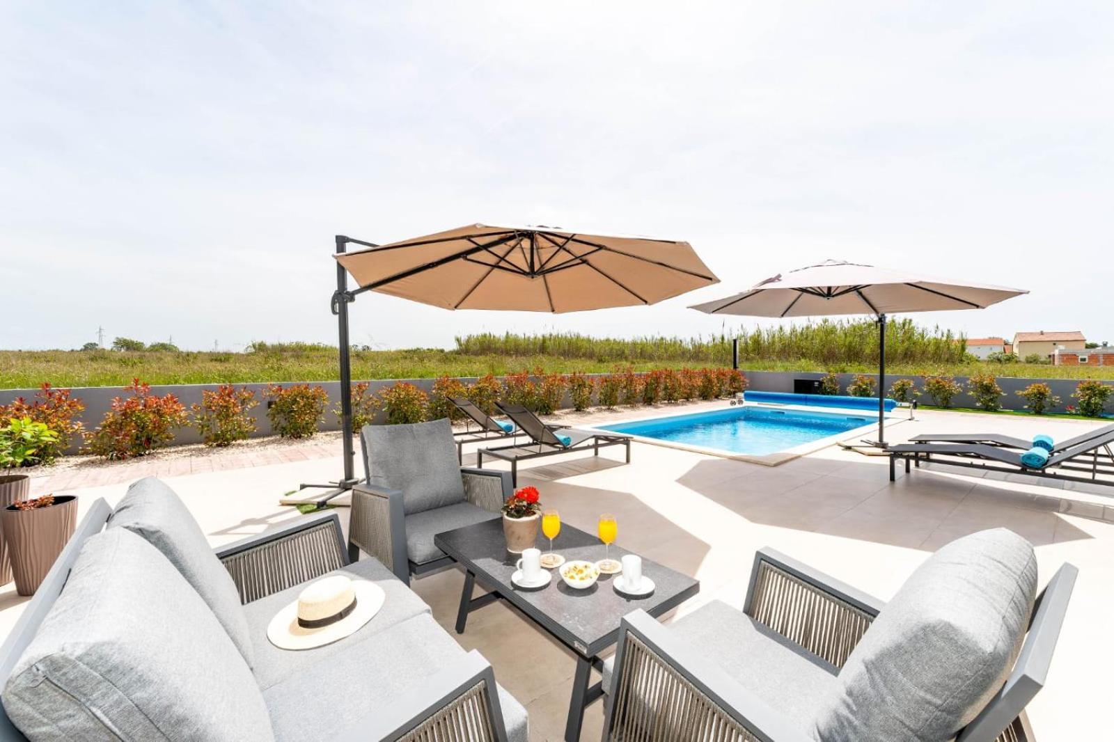 With A Heated Pool And Complete Privacy - By Ta Leut *